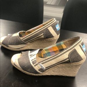 TOMS canvas striped wedge sandal espadrilles sz7.5